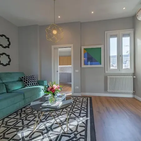 - Flamingo With Santa Croce View Apartment