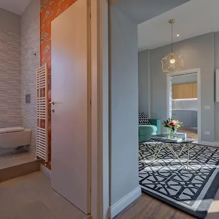- Flamingo With Santa Croce View Apartment *