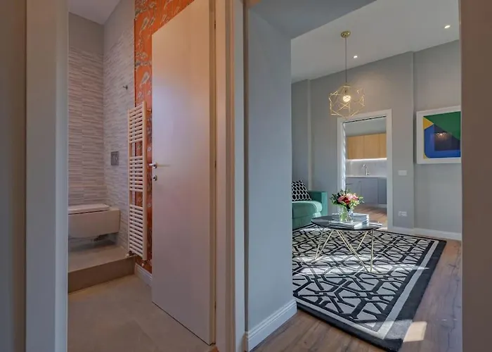 - Flamingo With Santa Croce View Apartment *